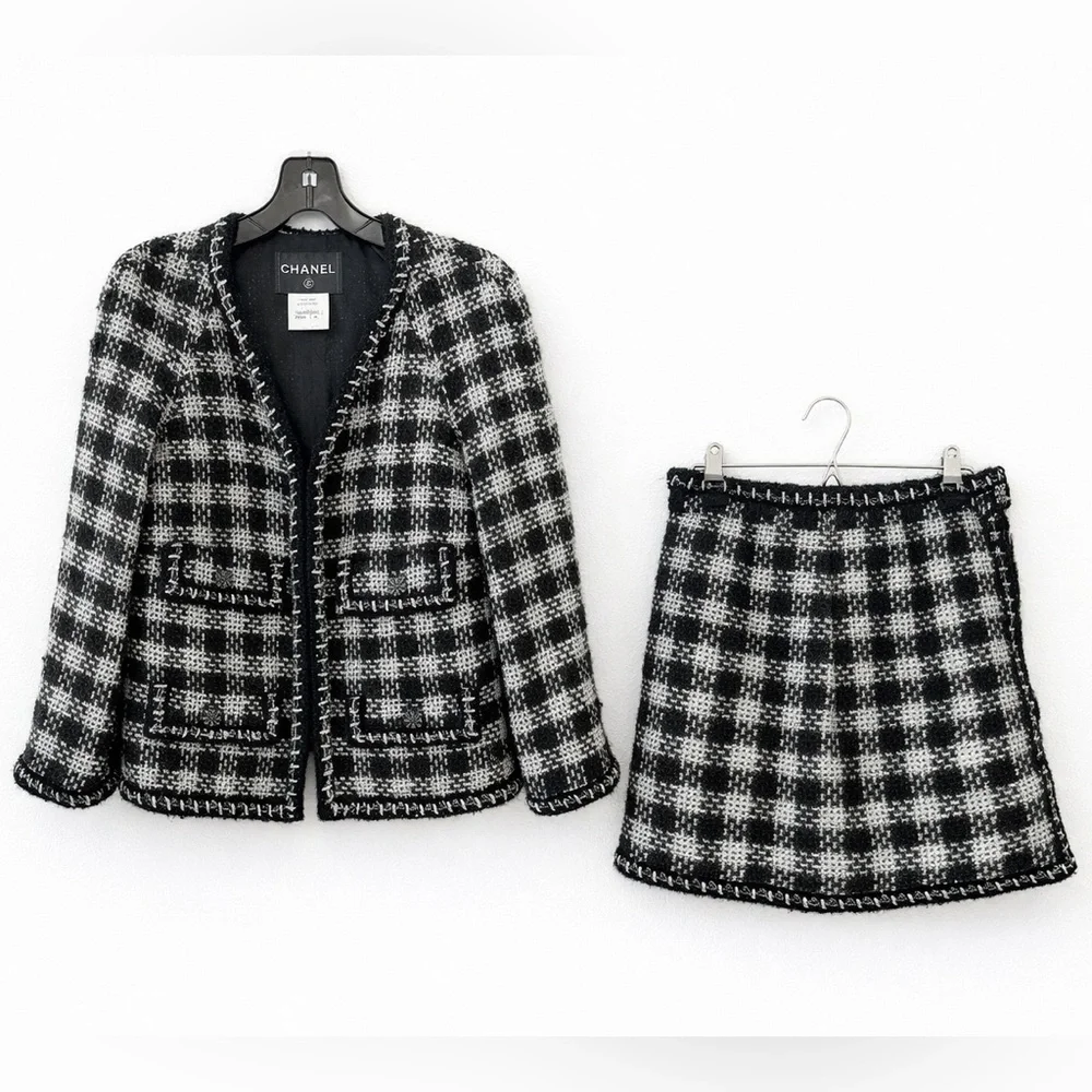 Chanel Black Silver Jacket & Skirt set CC Gripoix buttons Wool blend Vintage 40